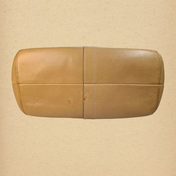 COACH Soho Tan Leather Bag in tan/camel - Picture 6 of 9